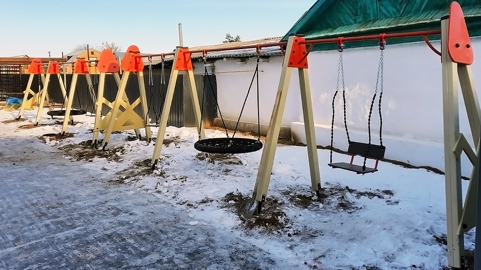 Доставка и установка качелей под ключ в Великом Новгороде