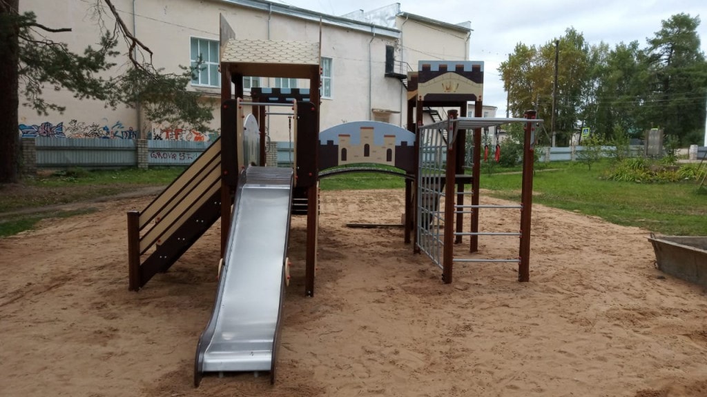 Доставка и установка металлических детских площадок в Великом Новгороде