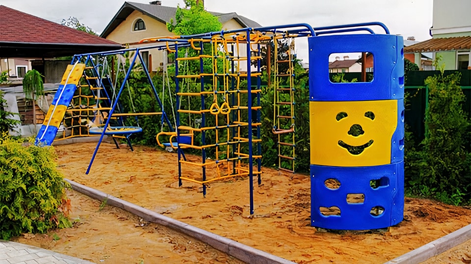 Проектирование и монтаж пластиковых детских площадок в Великом Новгороде